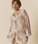 Blusita Indi & Cold 101 estampada oversize  boyfriend lilas - Imagen 2