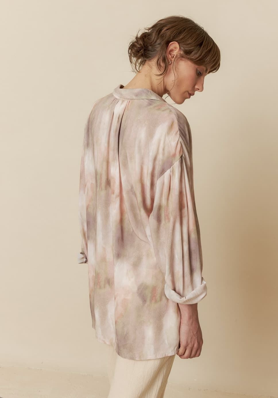 Blusita Indi & Cold 101 estampada oversize  boyfriend lilas - Imagen 4