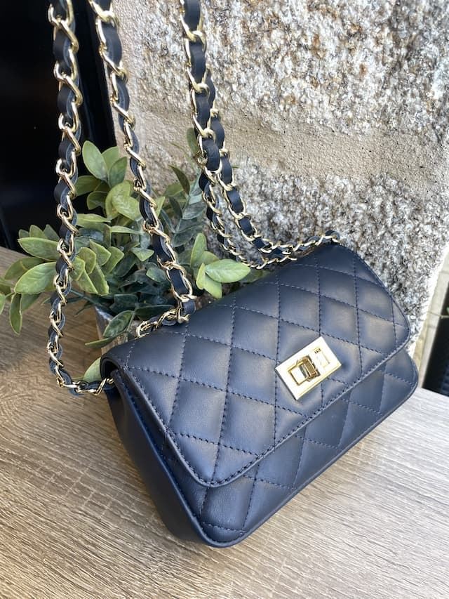 Bolso acolchado azul deals