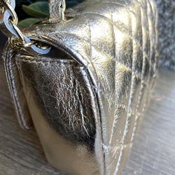 Bolso acolchado piel pequeño dorado Champagne. - Imagen 2