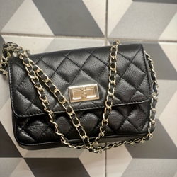 Bolso acolchado piel pequeño negro. - Imagen 1