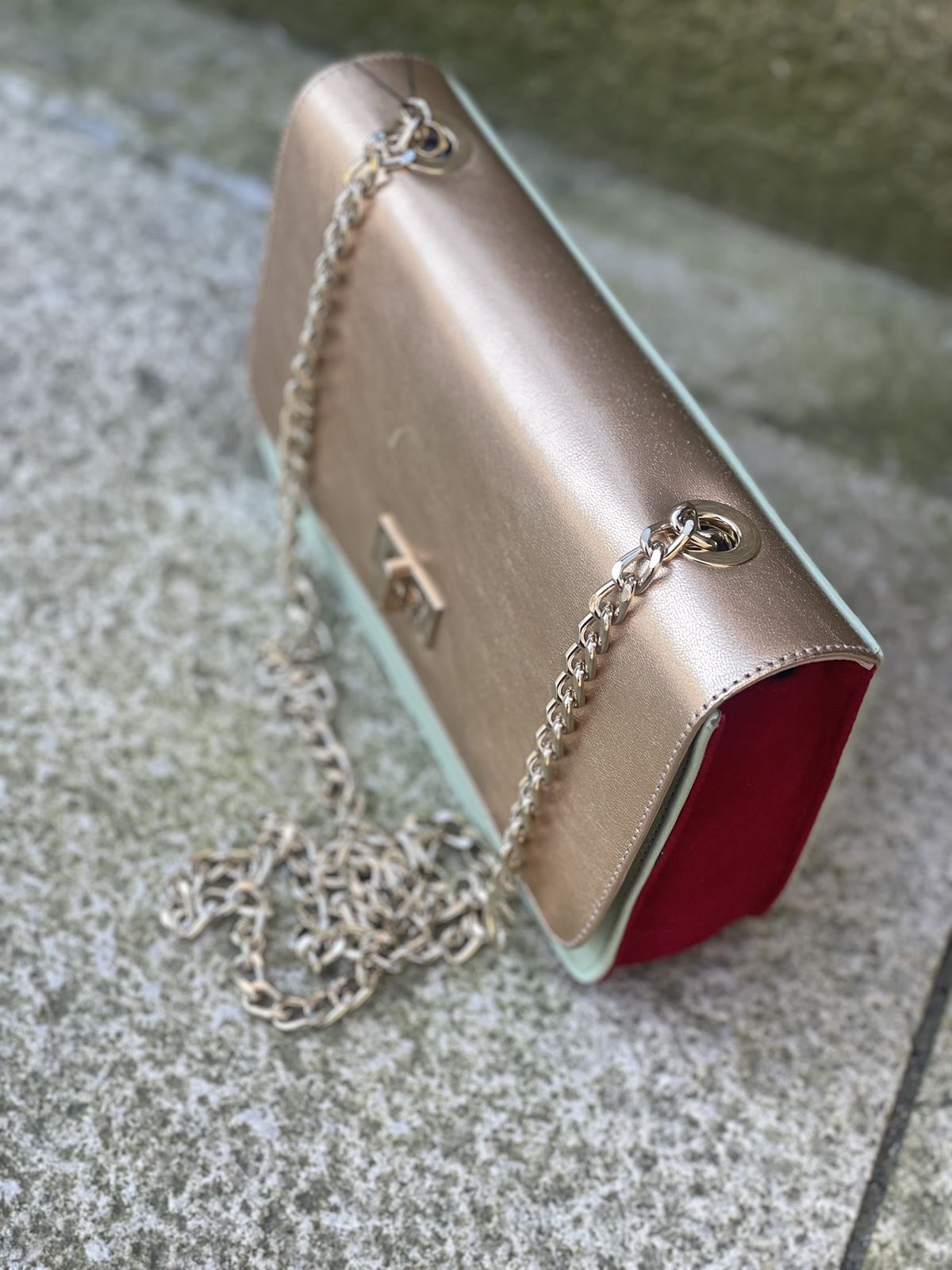 Bolso Angari Manila agua, rojo y dorado - Imagen 1