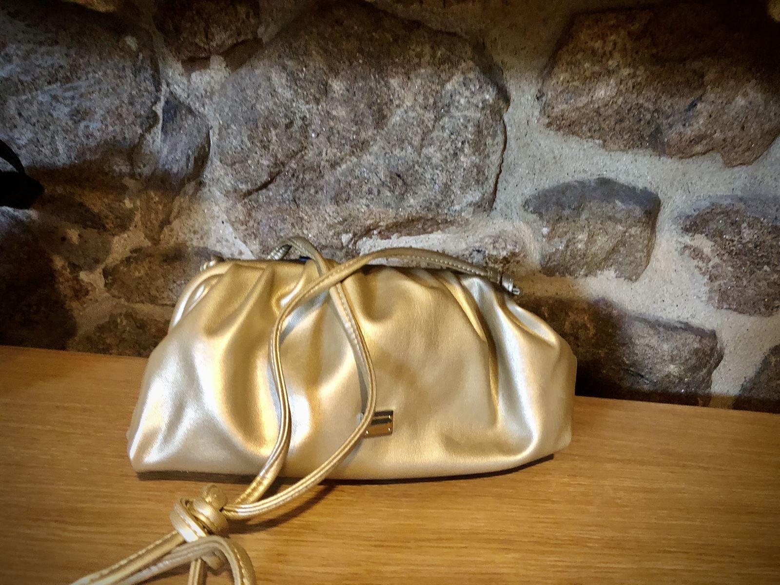 Bolso arrugado champagne - Imagen 3