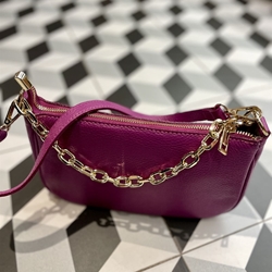 Bolso baguette pequeño morado vivo. - Imagen 2