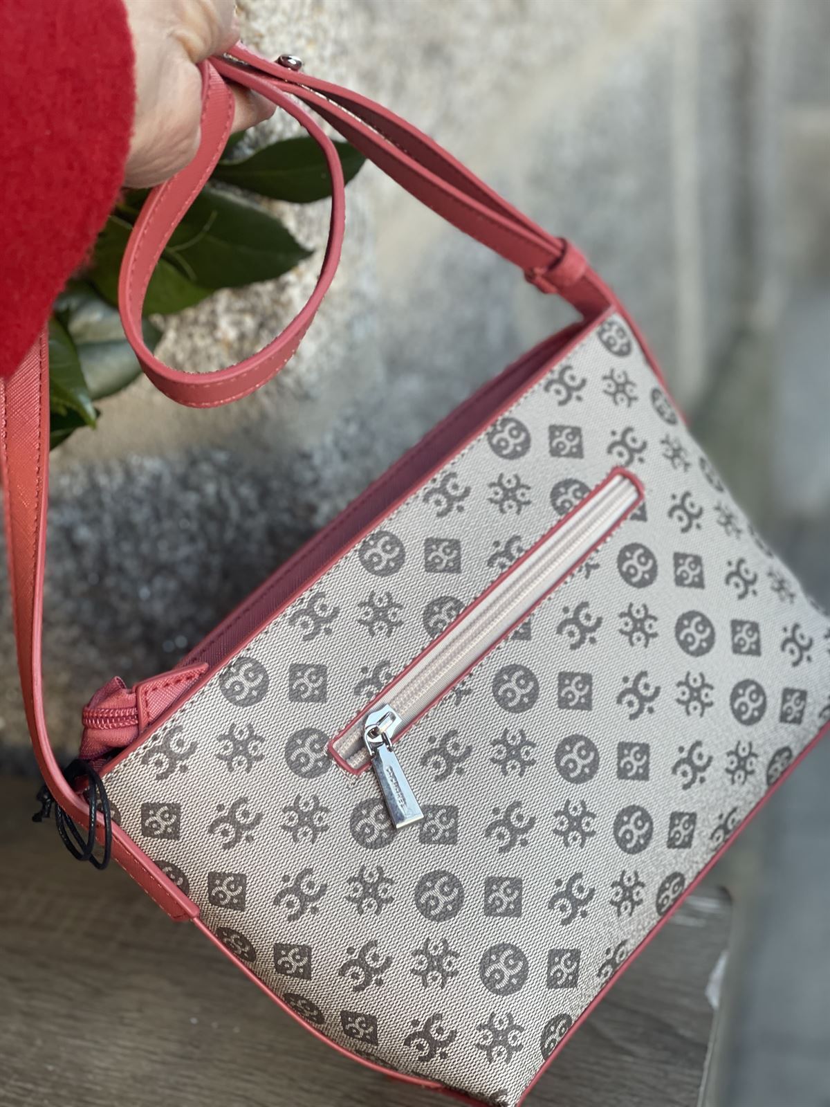 Bolso bandolera Cacharel logos vivo coral - Imagen 3