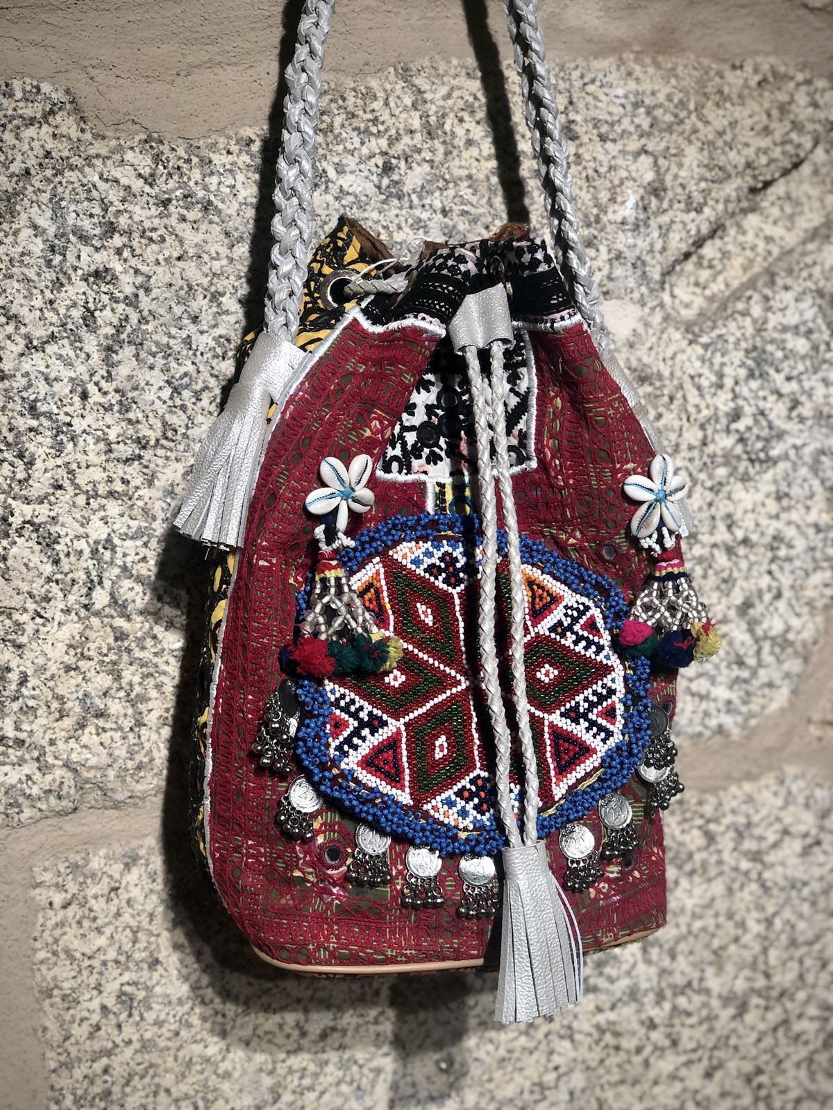 Bolso bombonera bohemio abalorios azules/bcos - Imagen 1