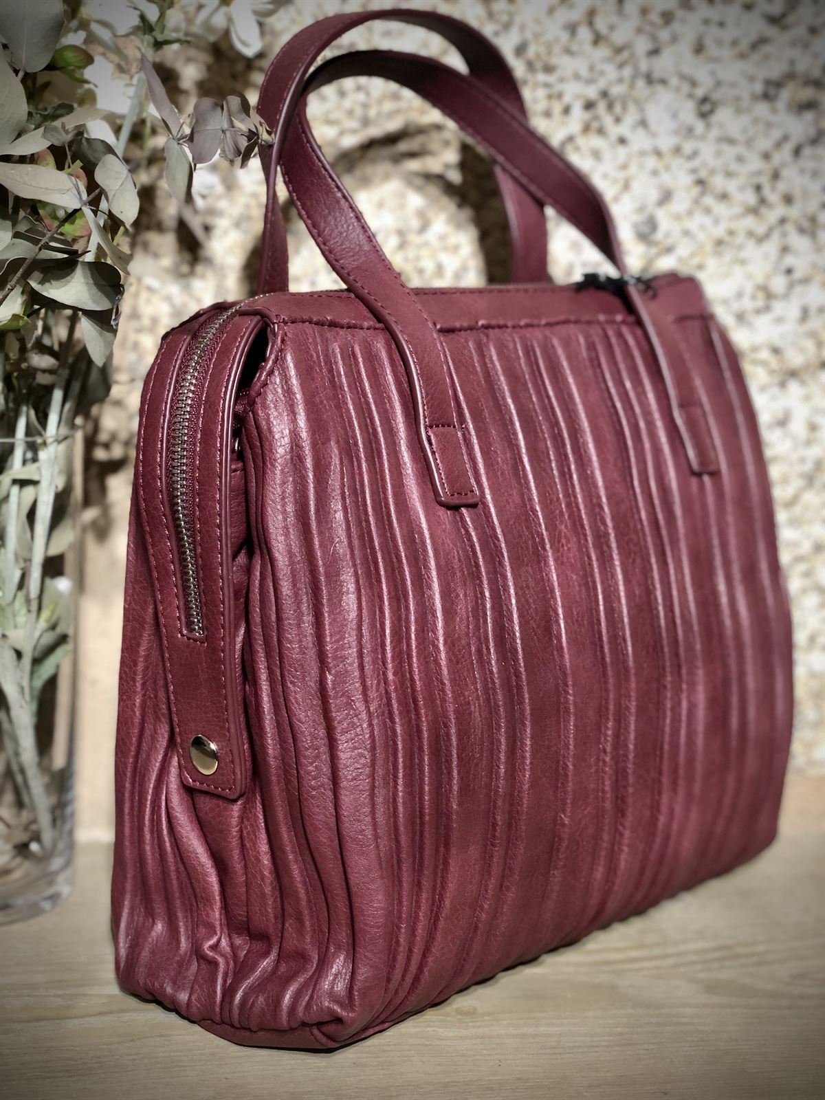 Bolso Cacharel plieges granate. - Imagen 2