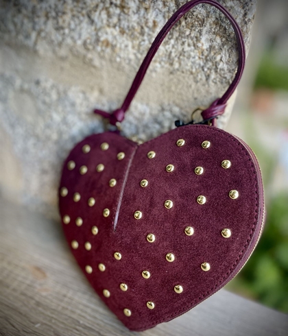 Bolso corazón tachas piel granate - Imagen 1