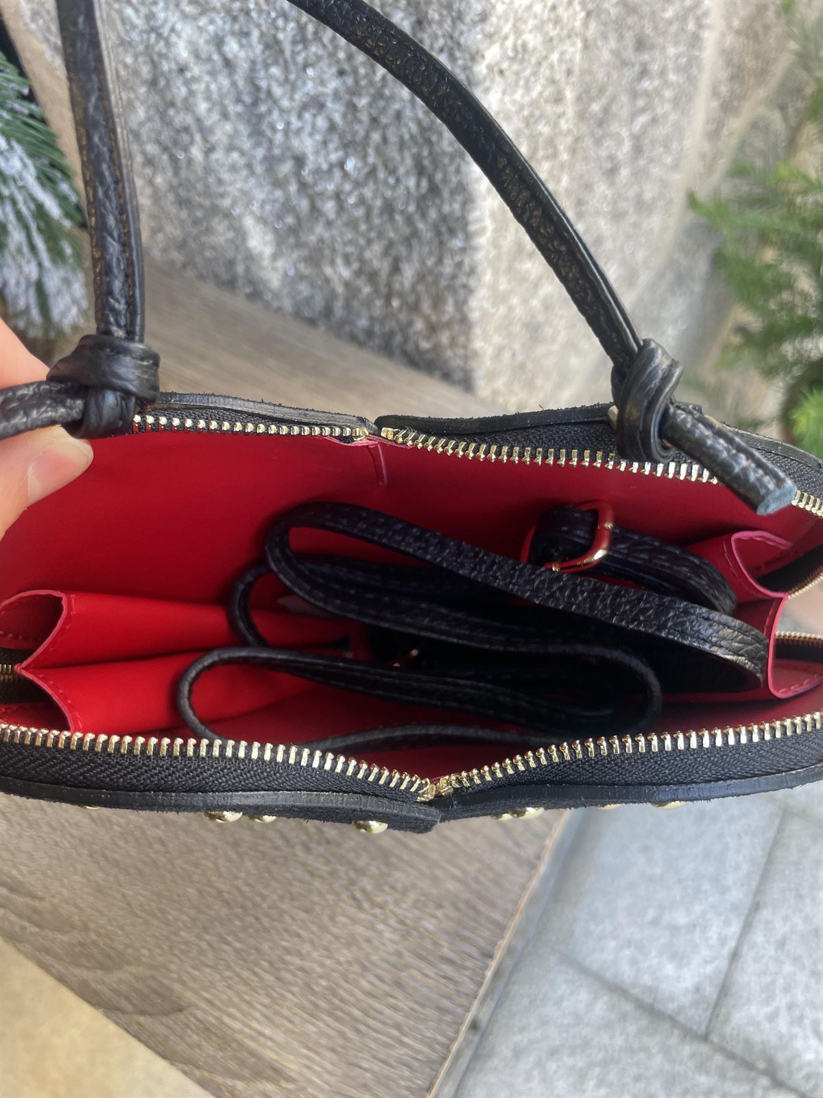 Bolso corazón tachas piel granate - Imagen 5