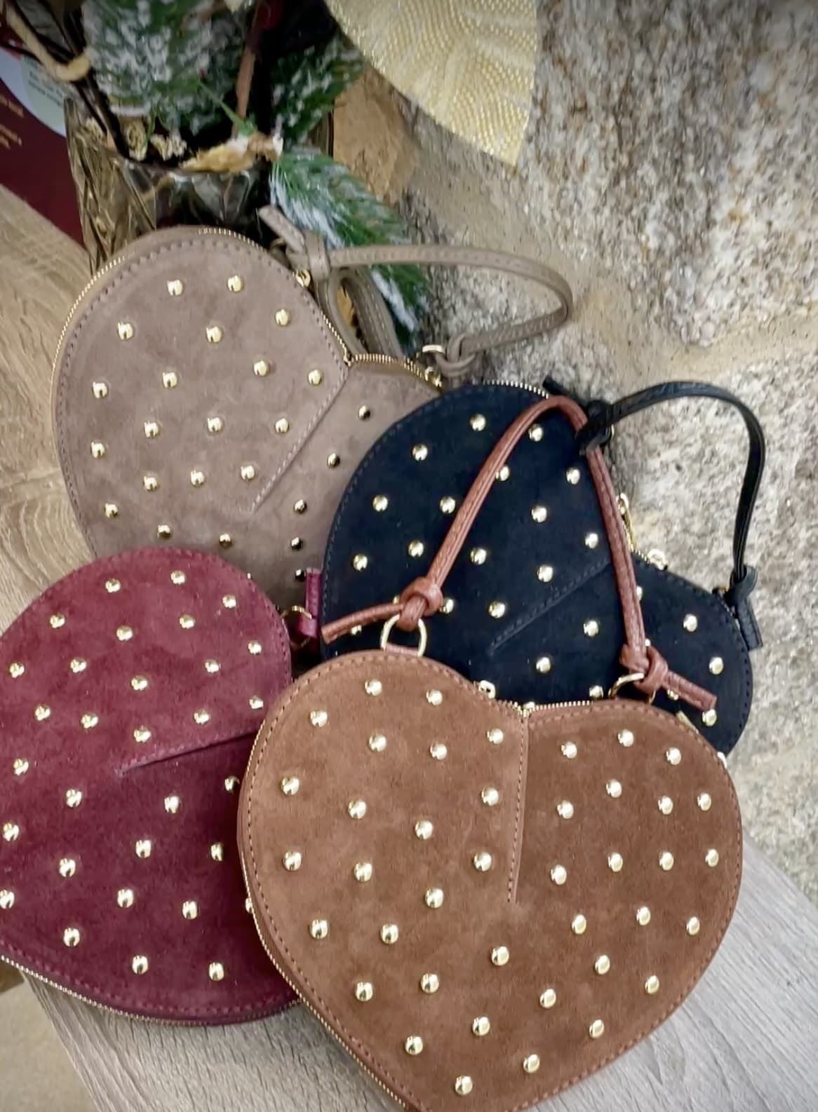 Bolso corazón tachas piel negro - Imagen 6
