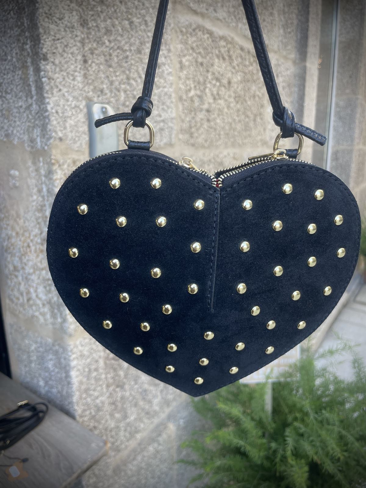 Bolso corazón tachas piel negro - Imagen 1