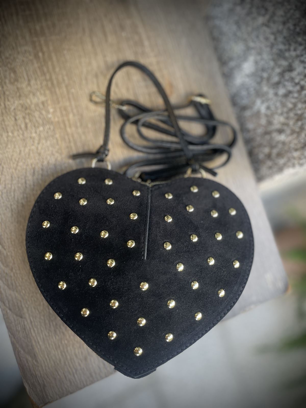 Bolso corazón tachas piel negro - Imagen 2