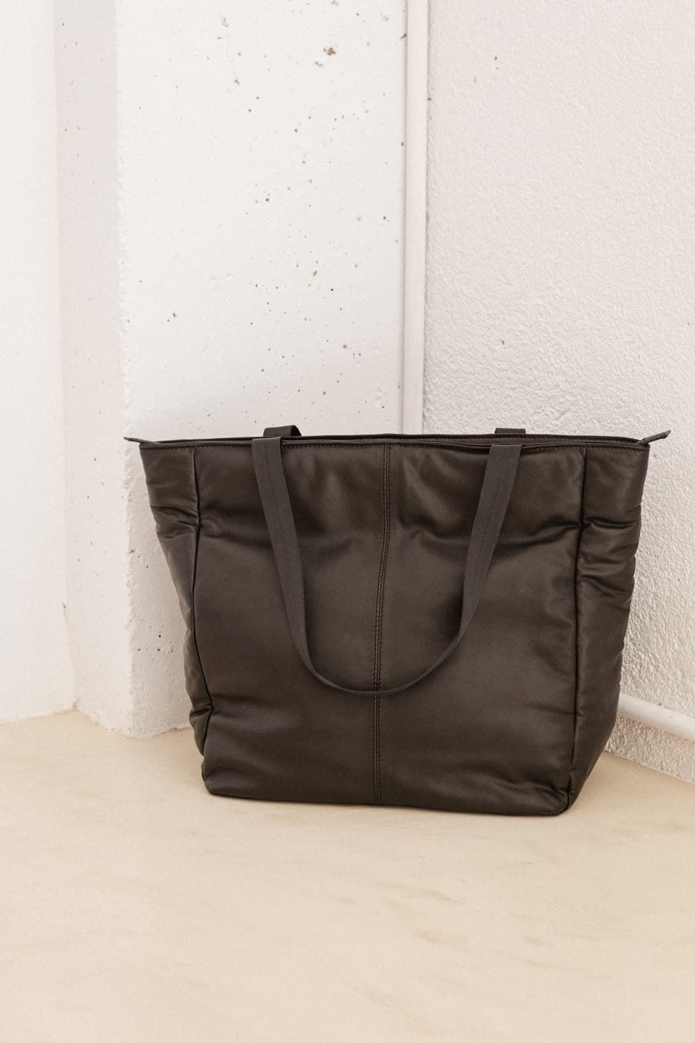 Bolso eseoese piel negro - Imagen 2