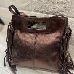 Bolso flecos lados piel chocolate metalizado. - Imagen 1
