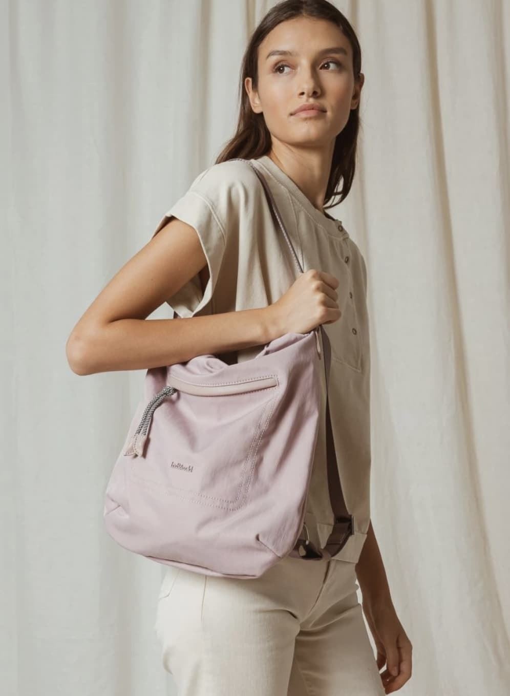 Bolso Indi & Cold convertible a mochila rosa - Imagen 6