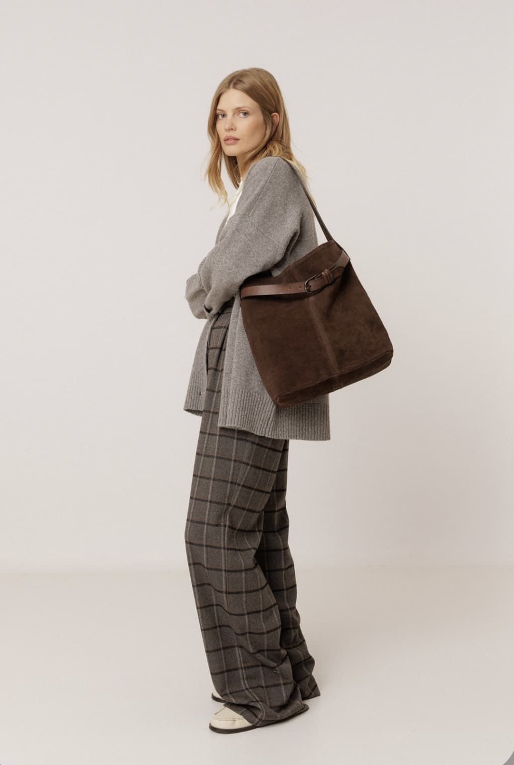 BOLSO Indi & Cold REF. IA657 MEDIANO PIEL SERRAJE Chocolate - Imagen 2