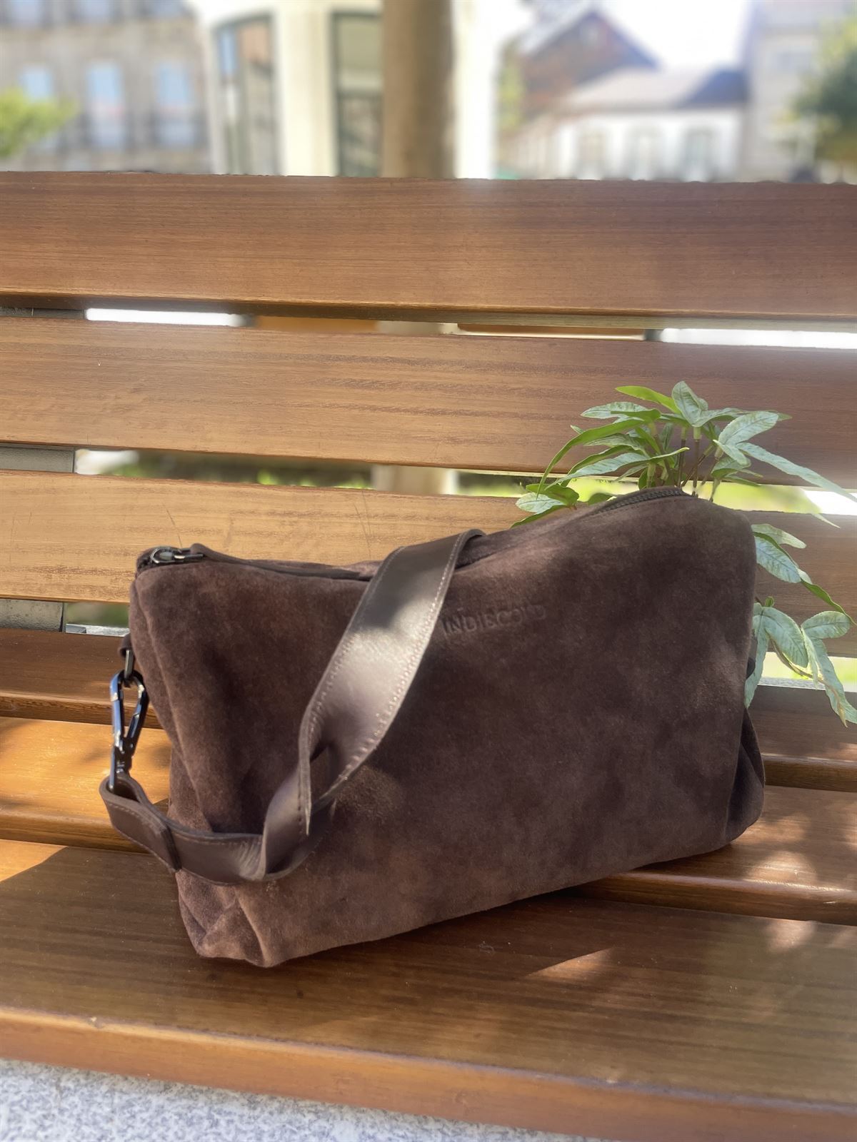 Bolso Indi & Cold REF. IA659 ALARGADO SERRAJE chocolate - Imagen 2