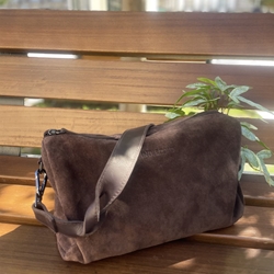 Bolso Indi & Cold REF. IA659 ALARGADO SERRAJE chocolate - Imagen 2