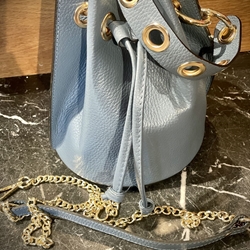 Bolso limosnera bandolera piel azul cielo - Imagen 1