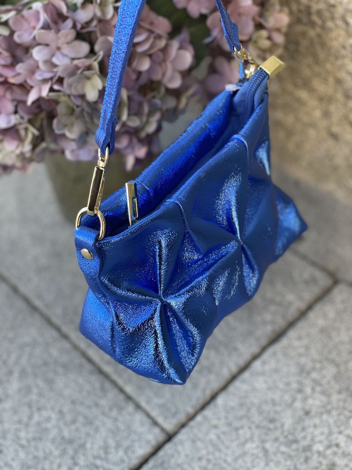 Bolso pequeño piel metalizado arrugado azul - Imagen 1