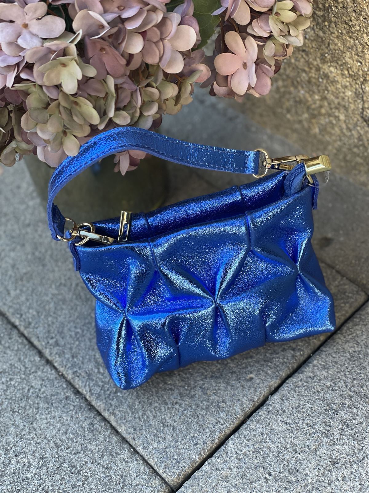 Bolso pequeño piel metalizado arrugado azul - Imagen 2