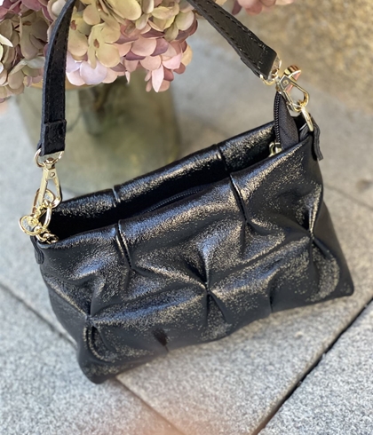 Bolso pequeño piel metalizado arrugado negro - Imagen 1