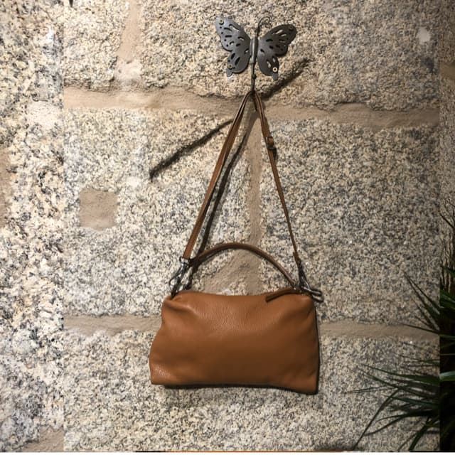 Bolso piel camel alargado - Imagen 1