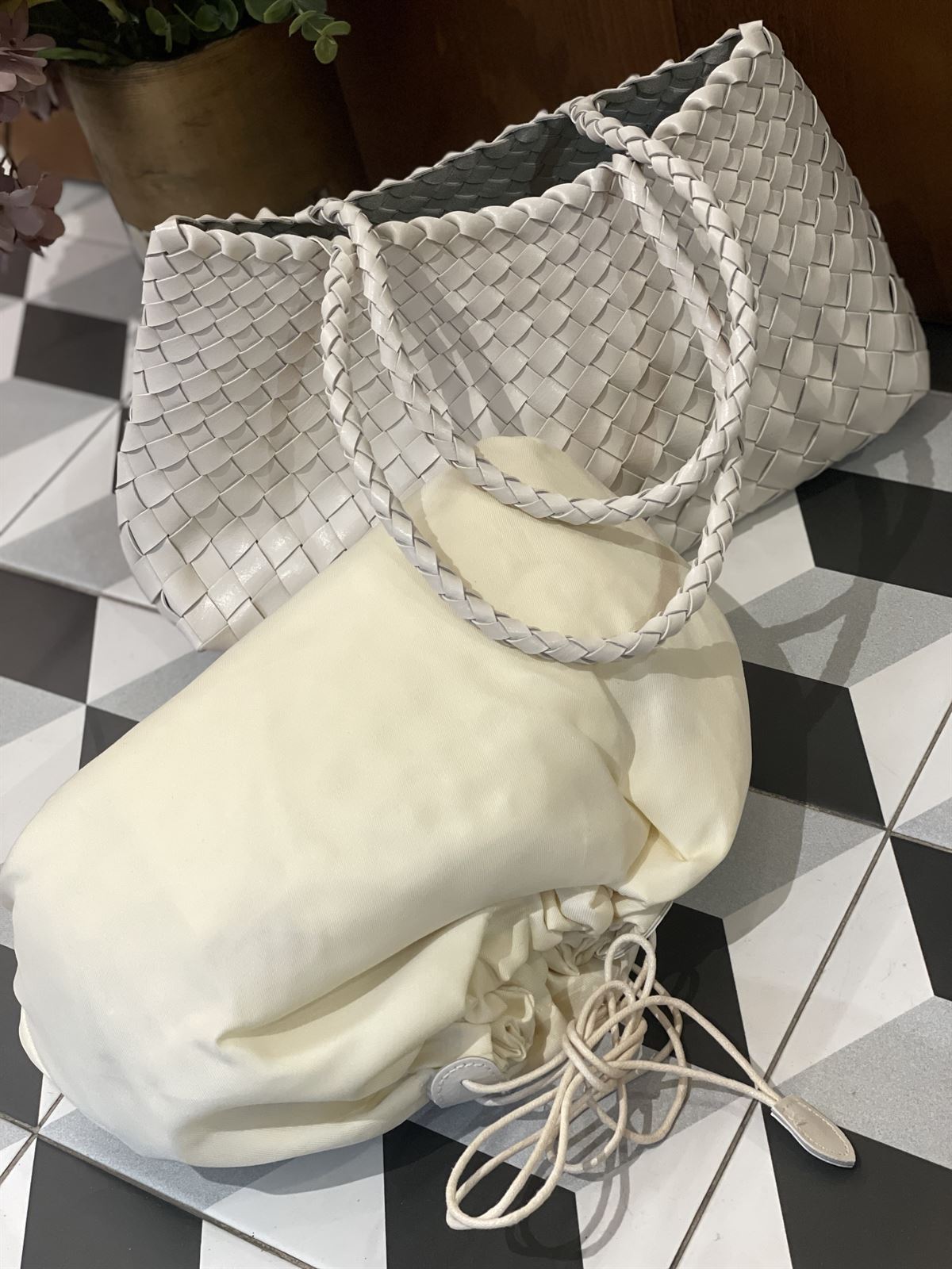 Bolso piel trenzado 2 asas blanco hielo - Imagen 2