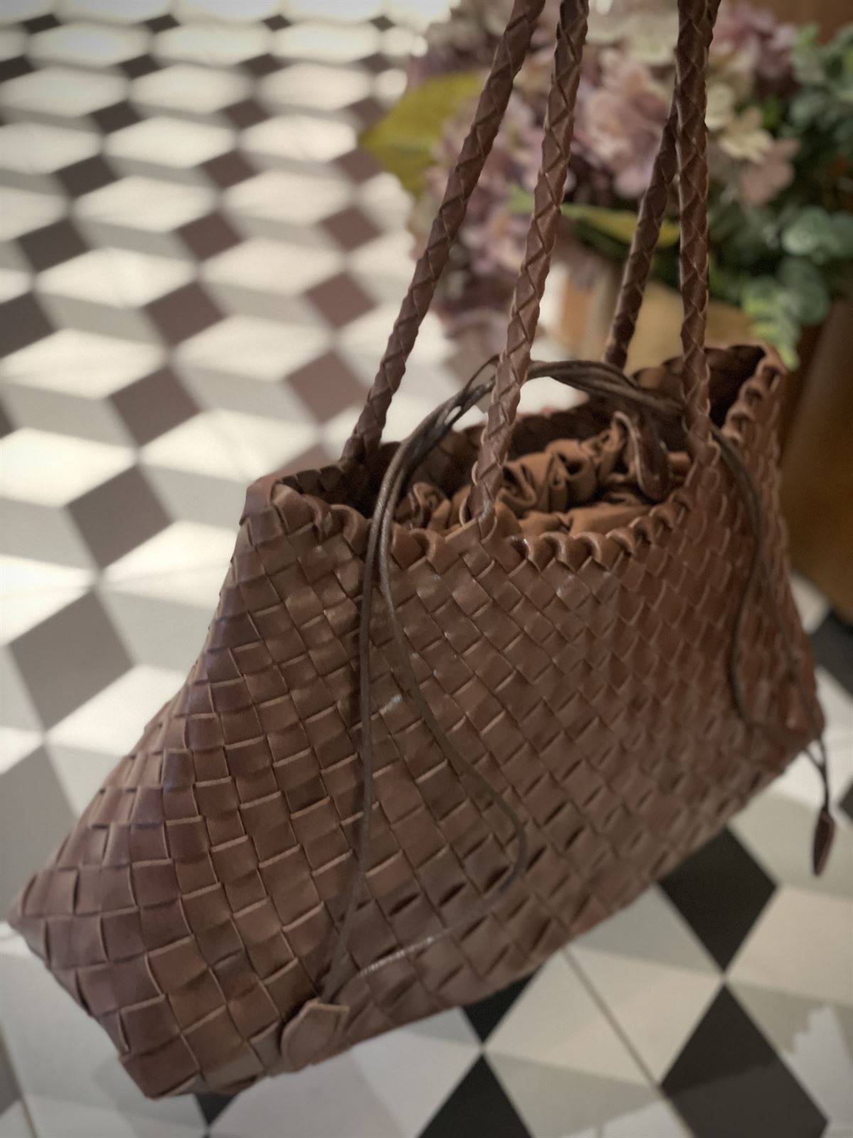 Bolso piel trenzado 2 asas marrón chocolate - Imagen 1