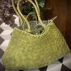 Bolso piel trenzado 2 asas verde manzana - Imagen 2