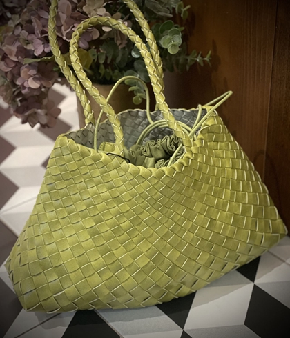 Bolso piel trenzado 2 asas verde manzana - Imagen 2