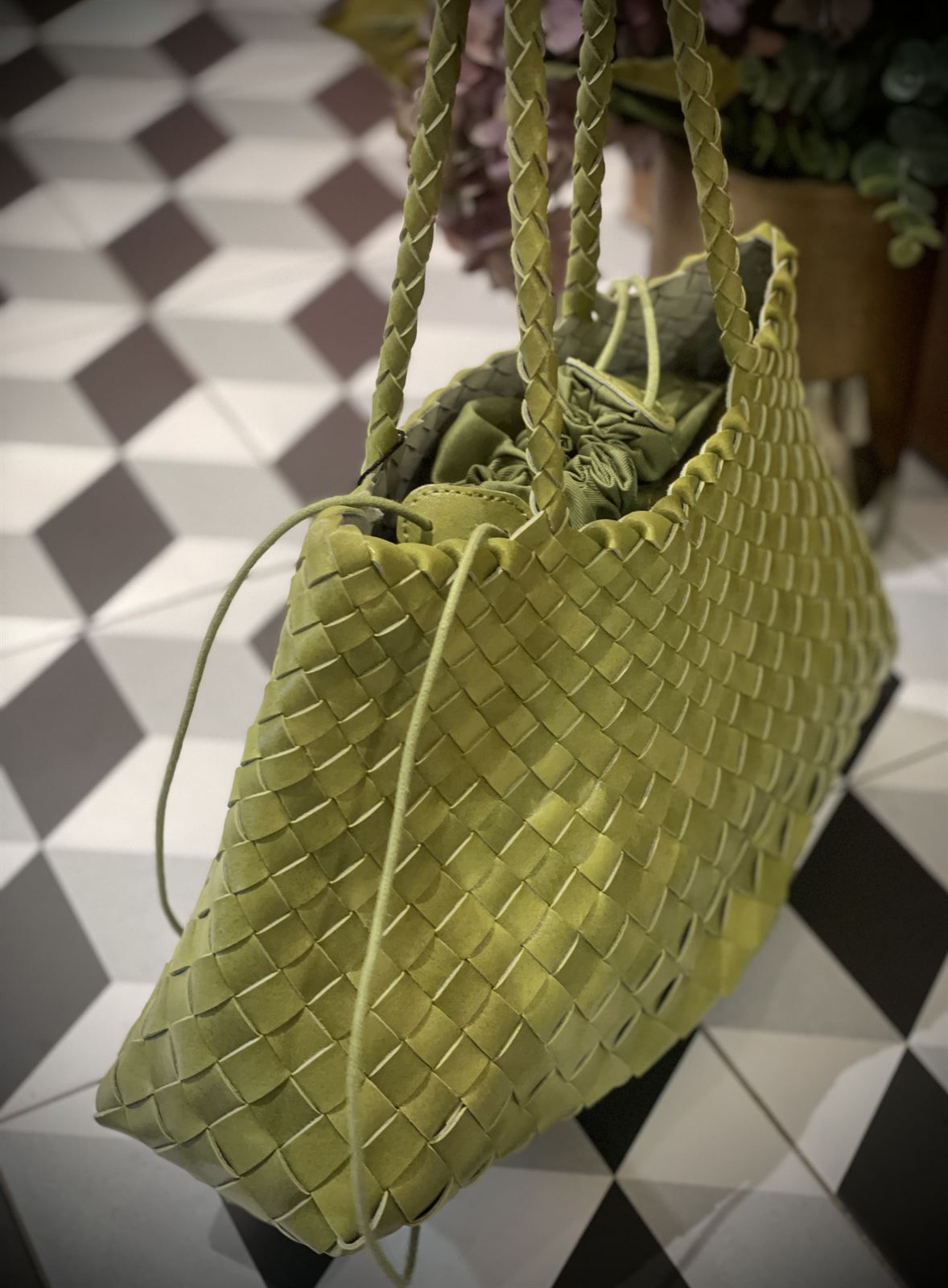 Bolso piel trenzado 2 asas verde manzana - Imagen 3