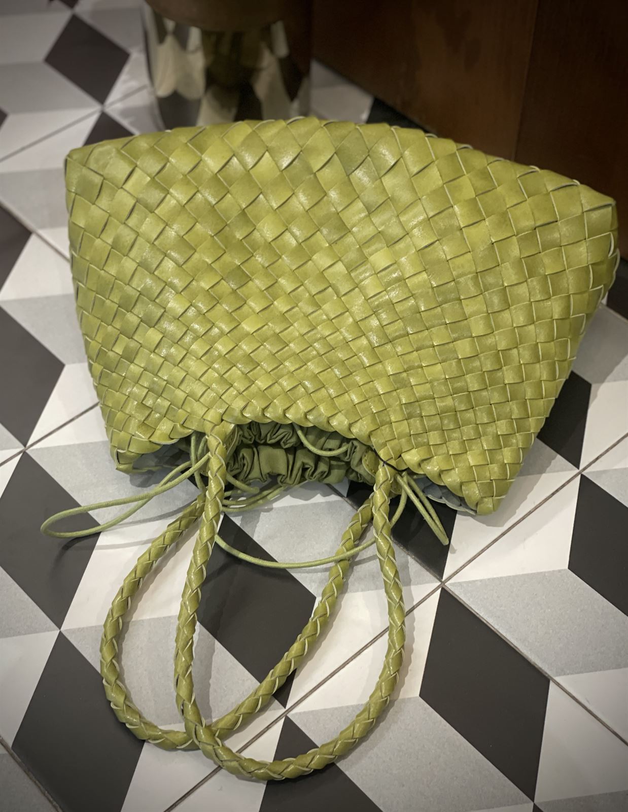 Bolso piel trenzado 2 asas verde manzana - Imagen 4