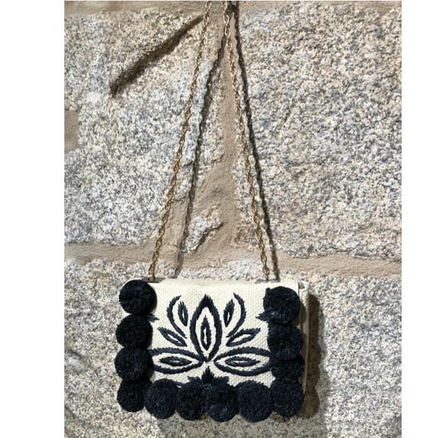 Bolso rafia pompones negros - Imagen 2