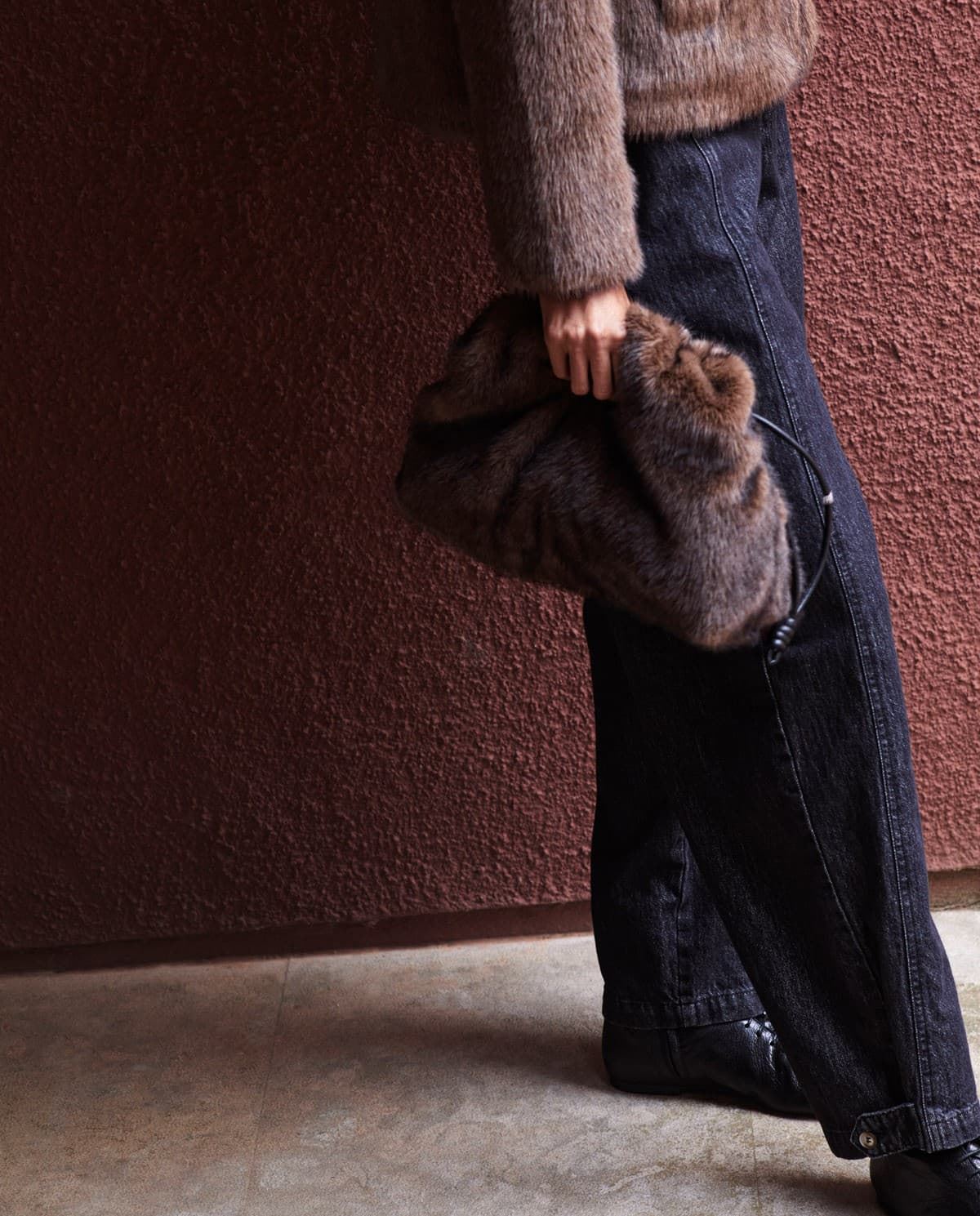 Bolso Yerse de hombro efecto pelo marrón chocolate - Imagen 1