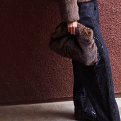 Bolso Yerse de hombro efecto pelo marrón chocolate - Imagen 1