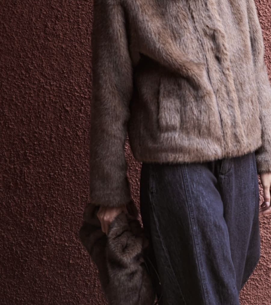 Bolso Yerse de hombro efecto pelo marrón chocolate - Imagen 5