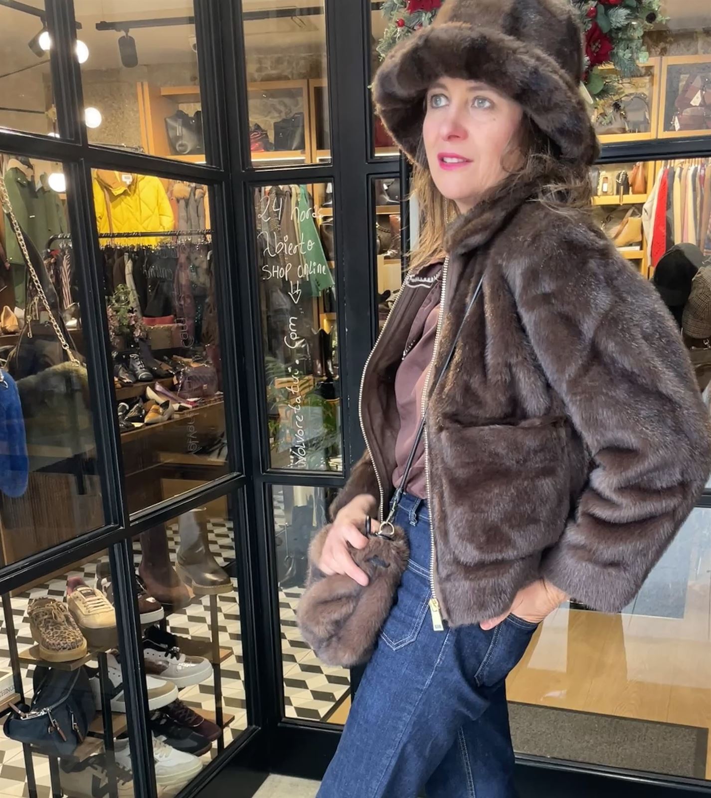 Bolso Yerse de hombro efecto pelo marrón chocolate - Imagen 7