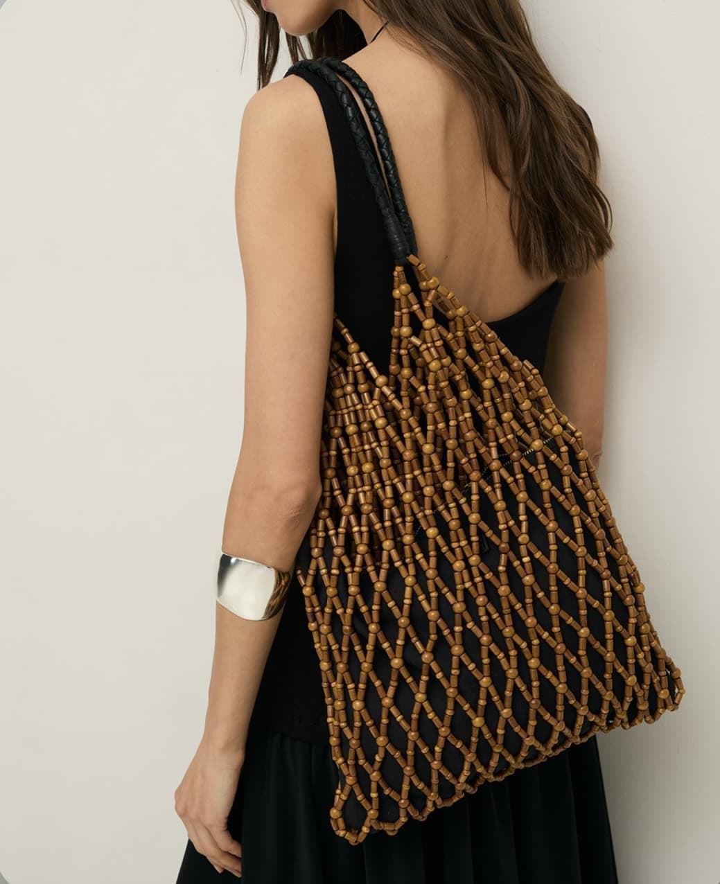 BOLSO YERSE de MALLA CUENTAS DE MADERA CAMEL - Imagen 1