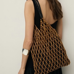 BOLSO YERSE de MALLA CUENTAS DE MADERA CAMEL - Imagen 1