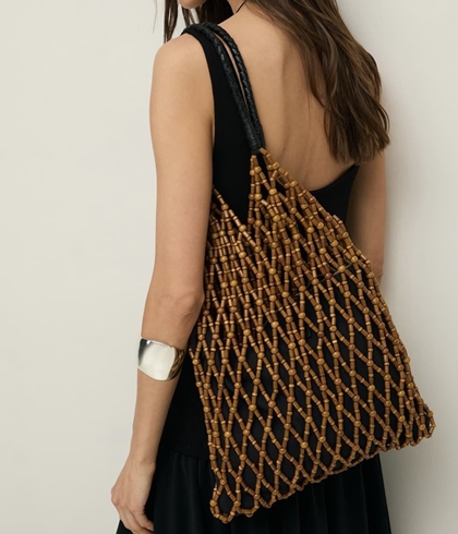 BOLSO YERSE de MALLA CUENTAS DE MADERA CAMEL - Imagen 1