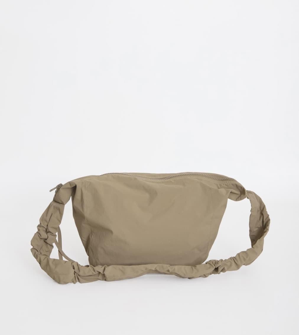 BOLSO YERSE ESTILO RIÑONERA CON CREMALLERA beige - Imagen 2