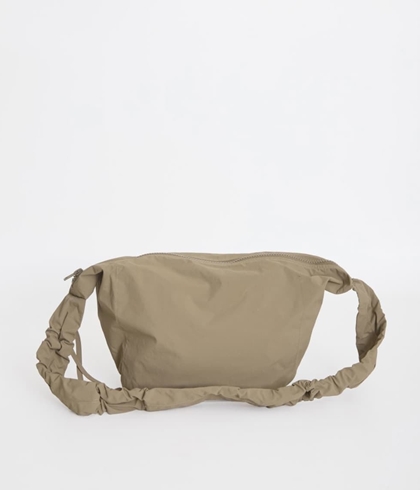 BOLSO YERSE ESTILO RIÑONERA CON CREMALLERA beige - Imagen 2