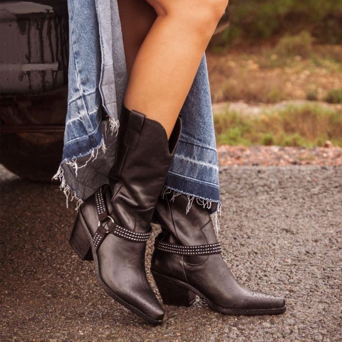 Bota Be Free cowboy piel adorno strass negra - Imagen 1
