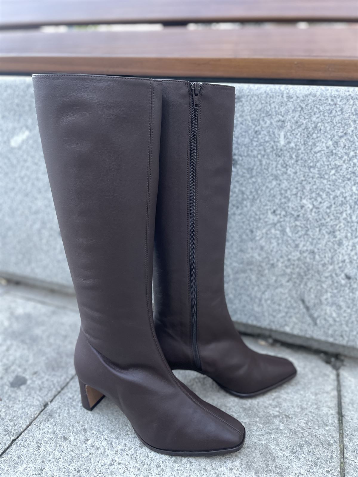 Bota Dibia by Ezzio 57225 caña alta piel cacao chocolate - Imagen 1