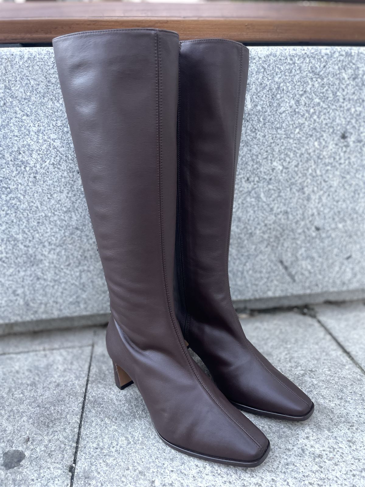 Bota Dibia by Ezzio 57225 caña alta piel cacao chocolate - Imagen 3