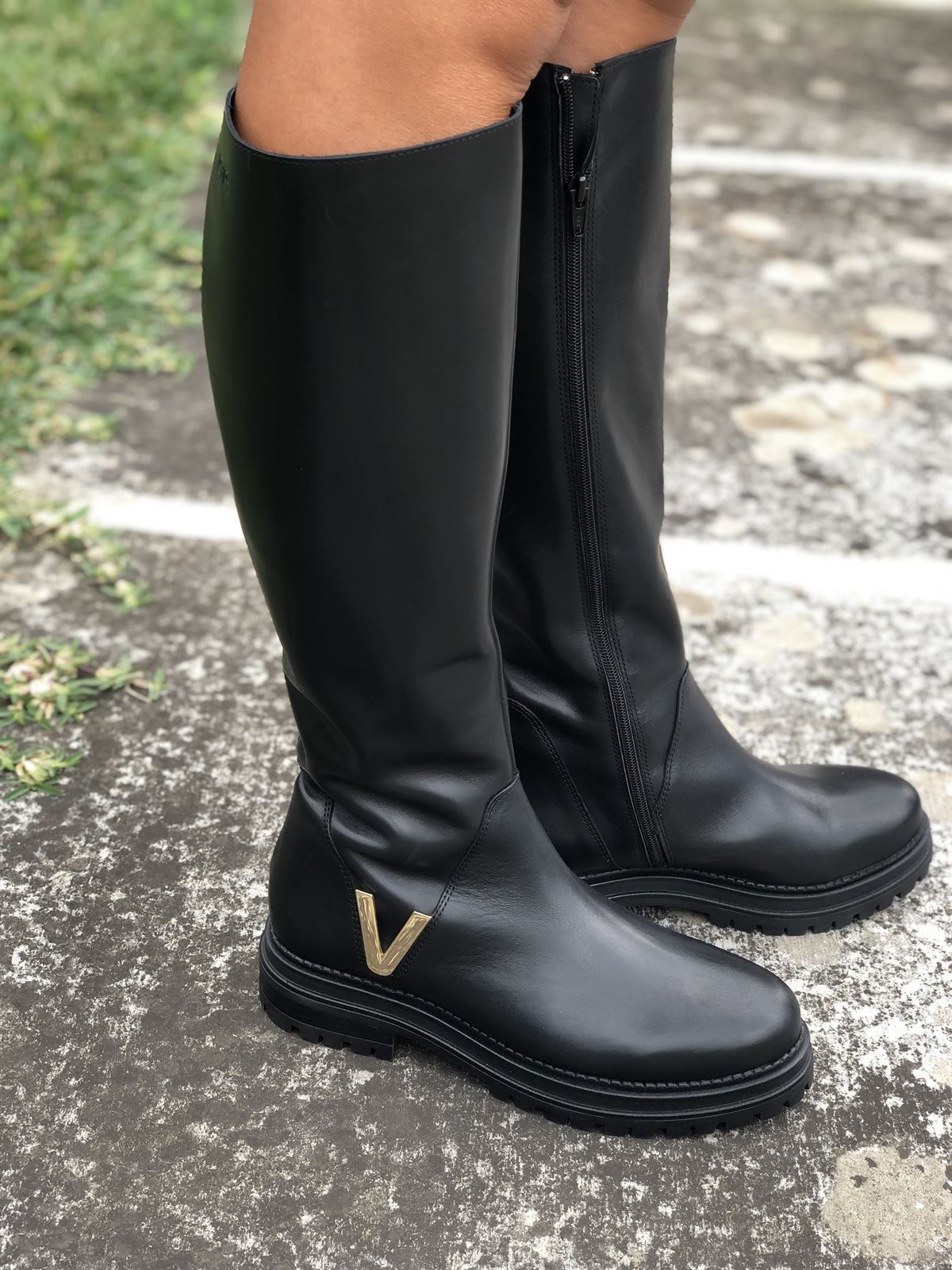 Bota Exe piel negra. - Imagen 1