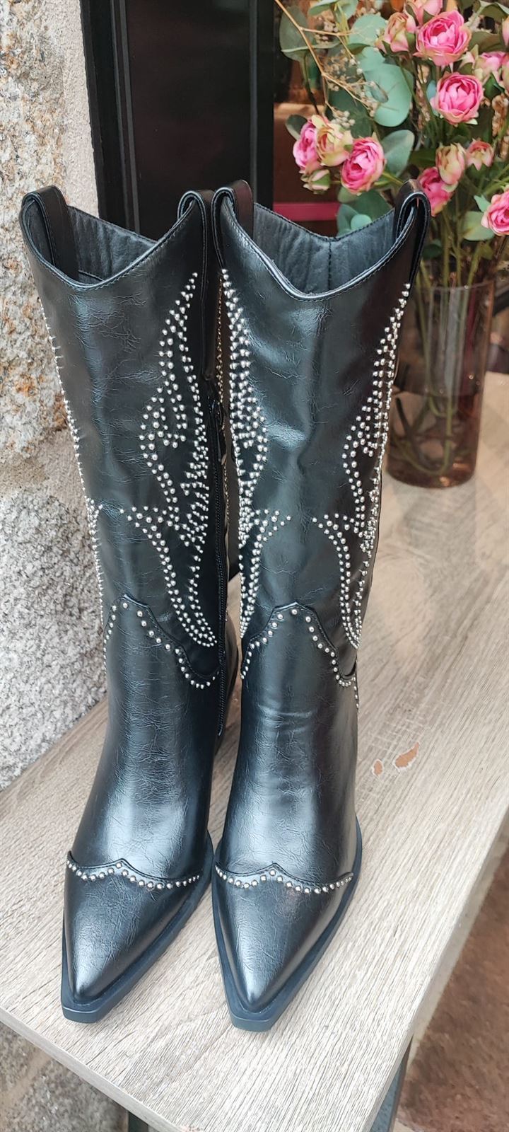 Bota Noa Harmon Cow boy tachas negra - Imagen 2