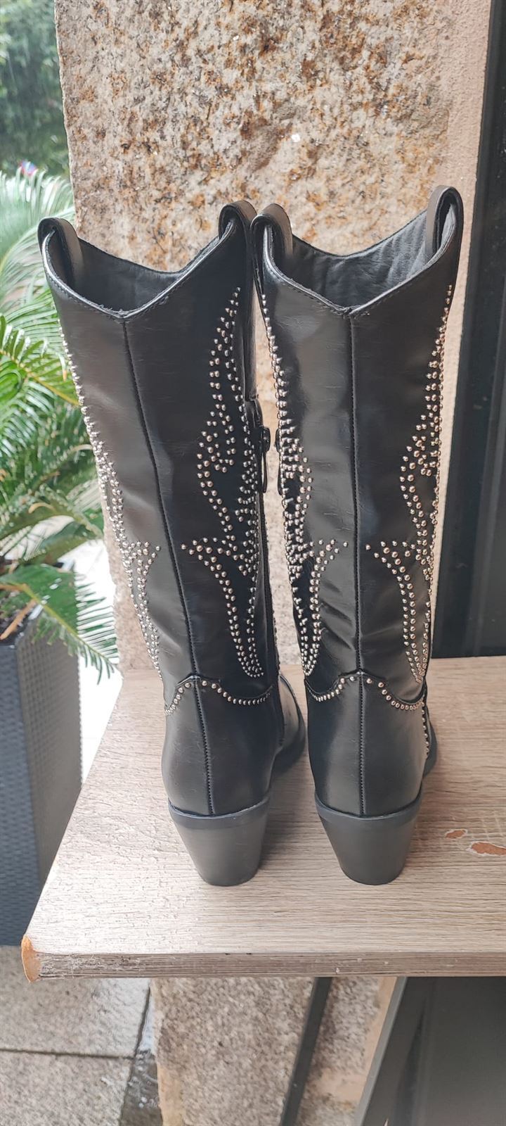 Bota Noa Harmon Cow boy tachas negra - Imagen 3