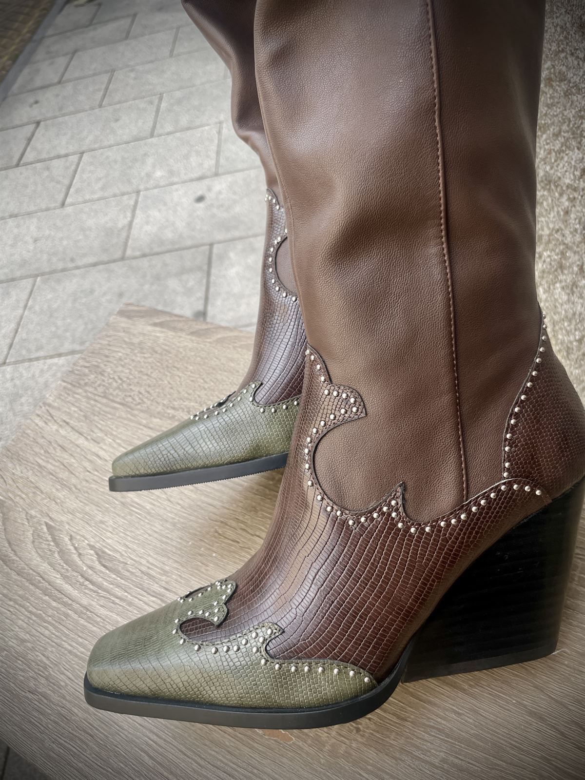 Bota Noa Harmon marrón puntera verde - Imagen 3